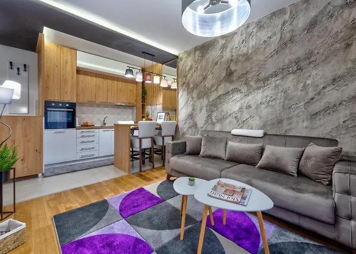 Mons In Katalina Lejlighed